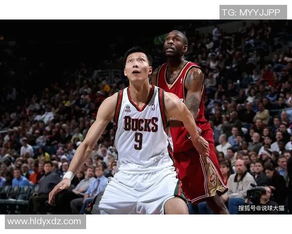 篮球明星下飞机秀引发粉丝热潮明星风采尽显机场瞬间成焦点